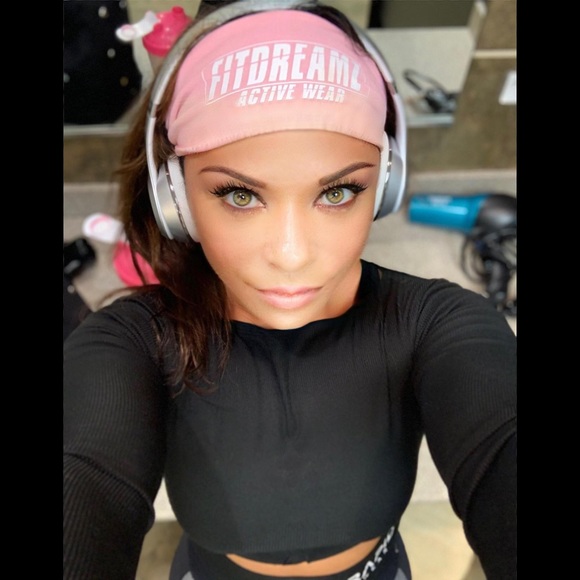 FITDREAMZ 2 PC  Set Athletic Wear - Picture 5 of 5